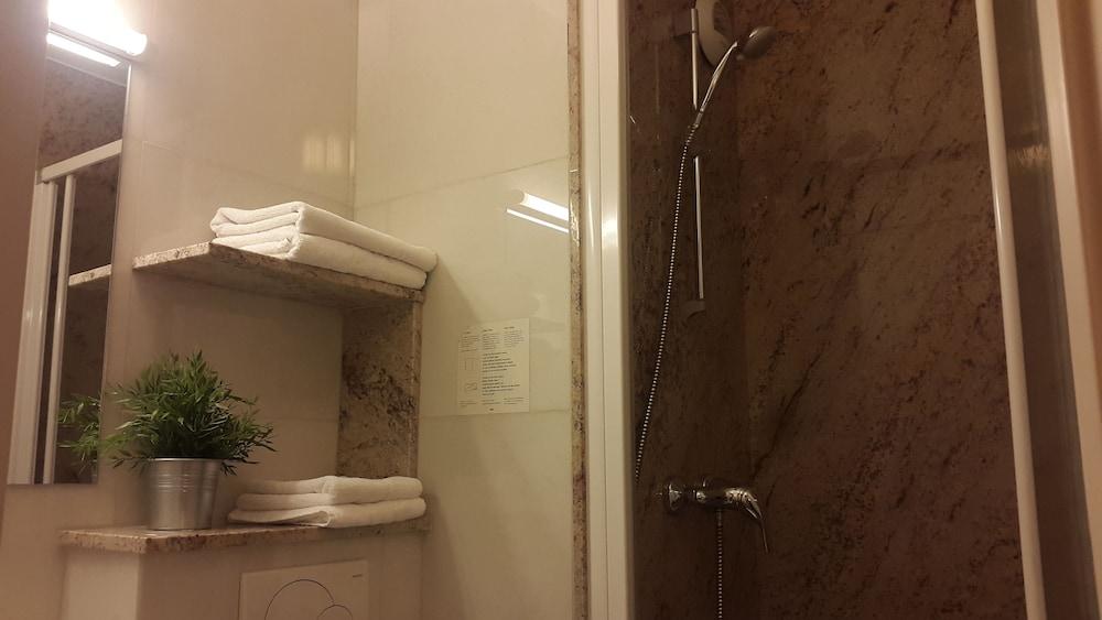 Hotel Le Collier Αντίμπ Εξωτερικό φωτογραφία